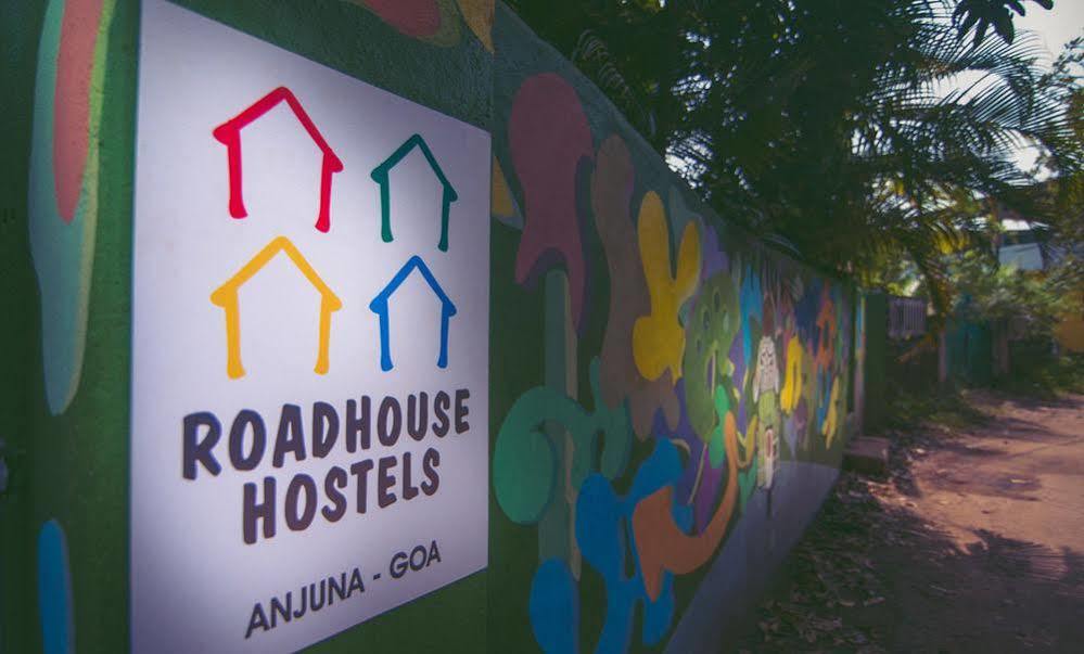 Anjuna By Roadhouse Hostels Goa Buitenkant foto