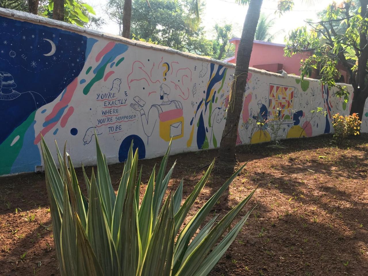 Anjuna By Roadhouse Hostels Goa Buitenkant foto